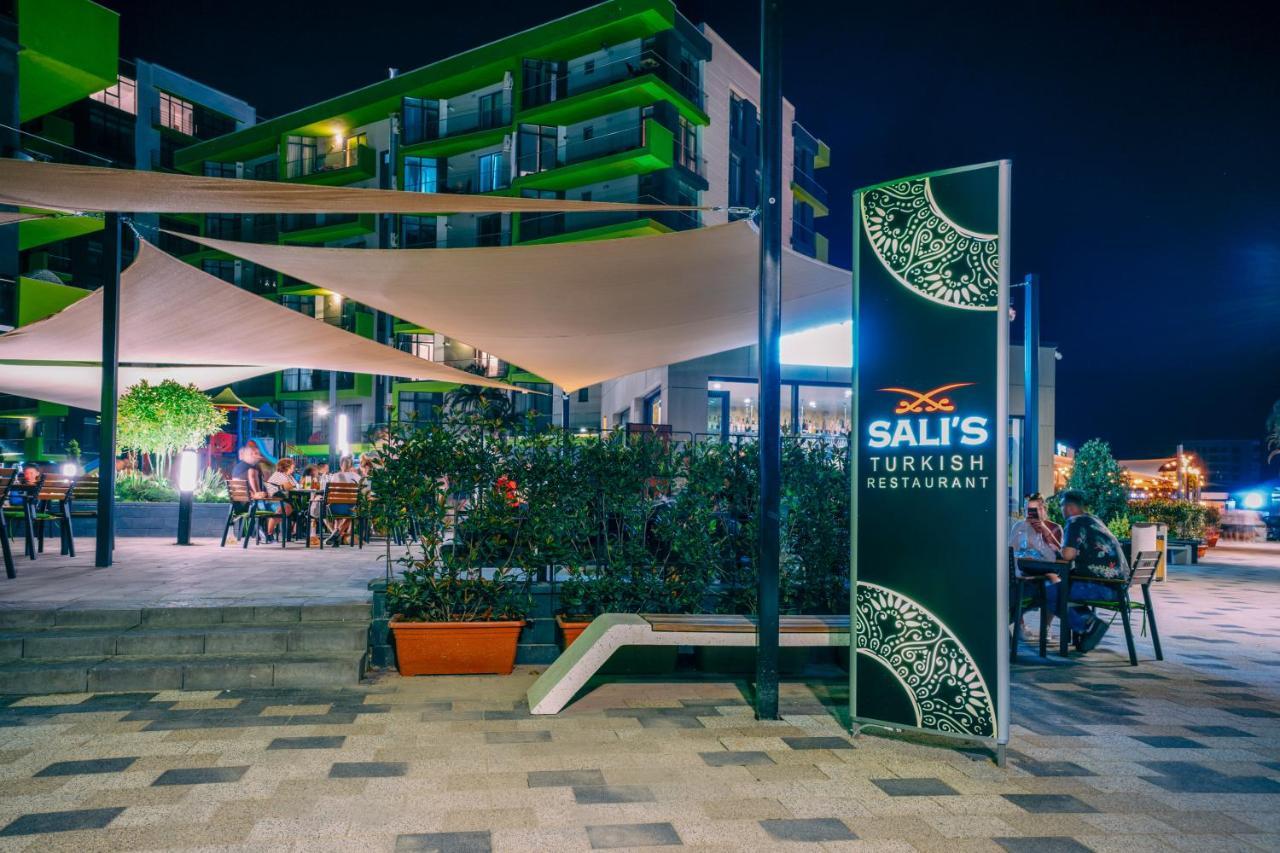 Visum Aparthotel Pool & Spa Mamaia Nord Navodari Bagian luar foto