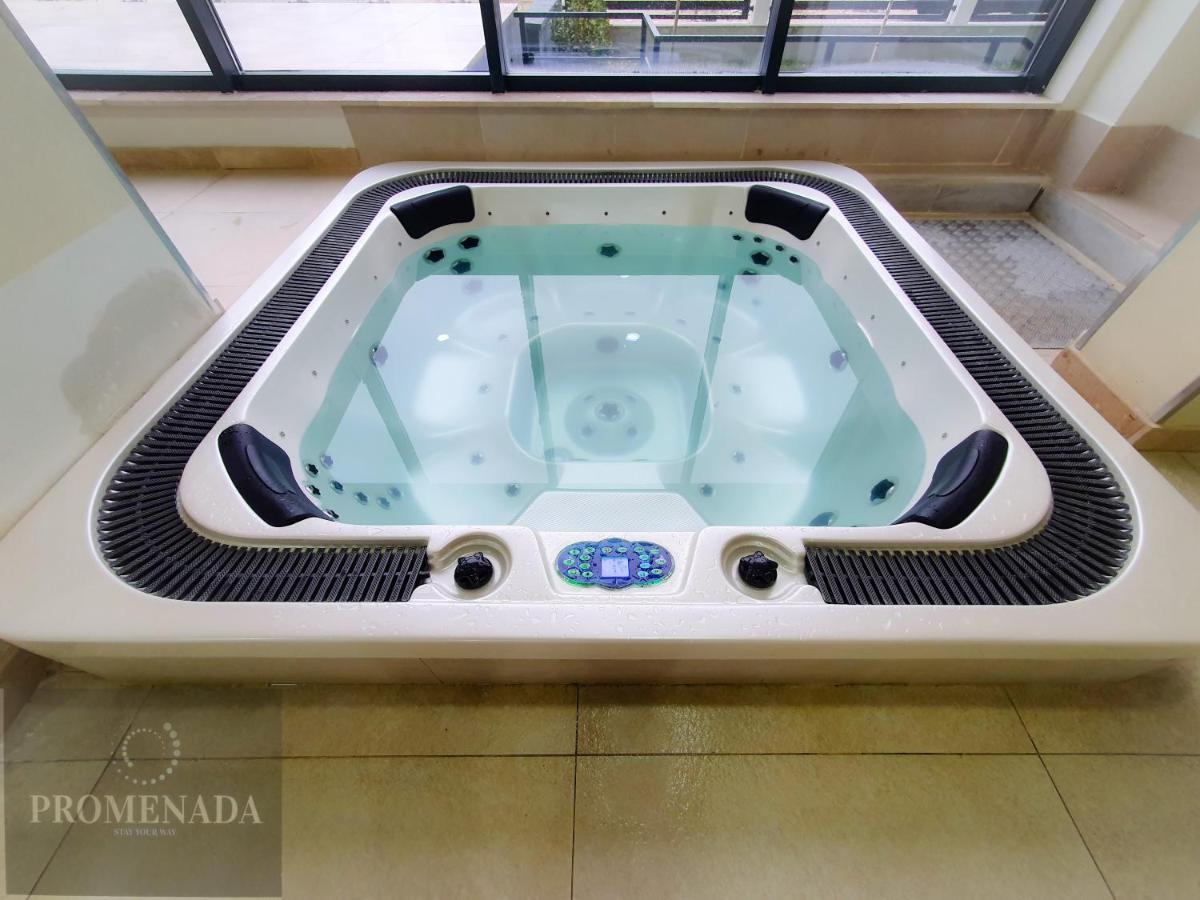 Visum Aparthotel Pool & Spa Mamaia Nord Navodari Bagian luar foto