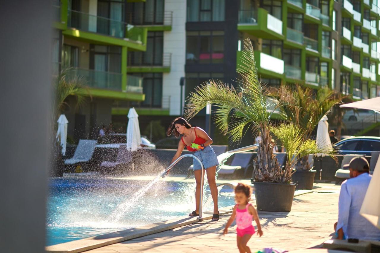Visum Aparthotel Pool & Spa Mamaia Nord Navodari Bagian luar foto